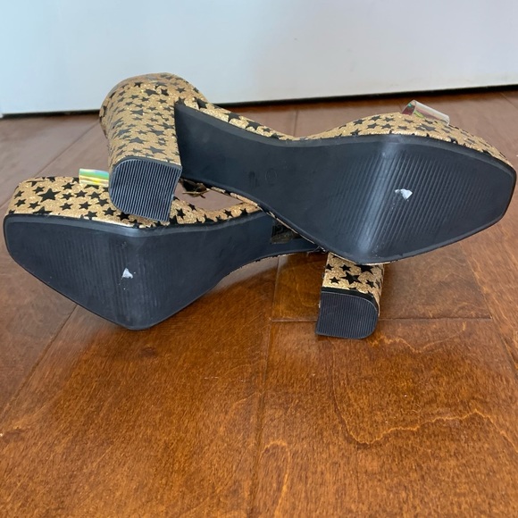 Cape Robbin glittery gold platform heels with star print and transparent upper - Picture 5 of 7